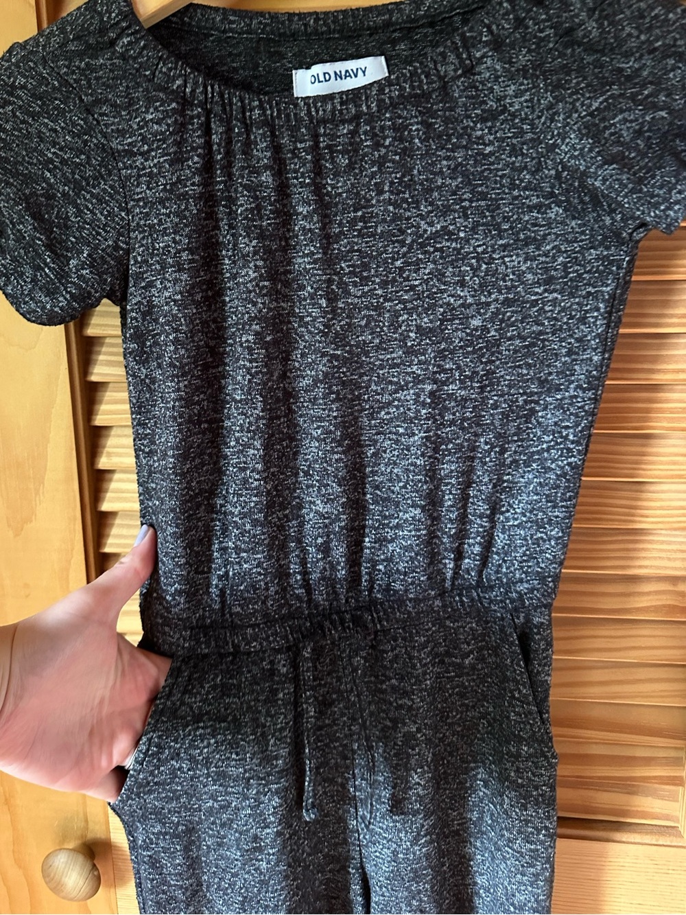2 Girls Rompers - Picture 5 of 6